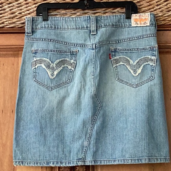 🦋Levis Jeans So Fun Size 16 Fun to Wear Denim Skirt Wardrobe Must Have 🦋 - Picture 5 of 11